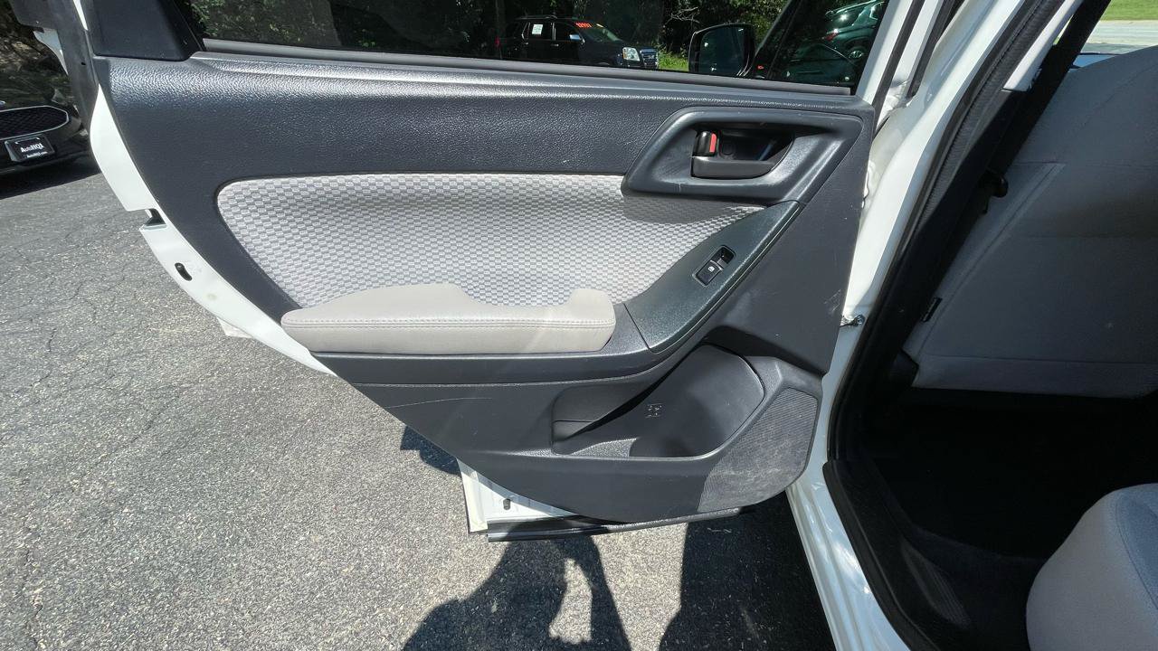 Used 2017 Subaru Forester 2.5i Premium AWD/4WD image 24