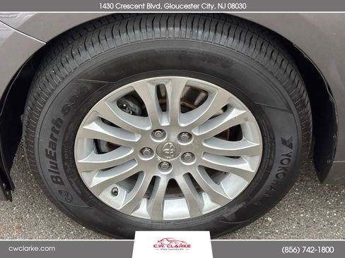 Used 2015 Toyota Sienna XLE image 29