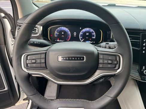Used 2023 Jeep Wagoneer Series III w/ Convenience Group I AWD/4WD image 18