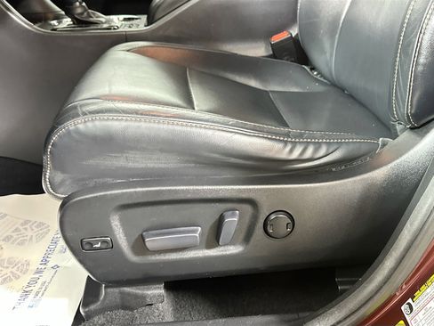 Used 2016 Toyota Highlander XLE AWD/4WD image 18