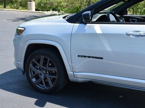 Used 2024 Jeep Compass Limited AWD/4WD image 8