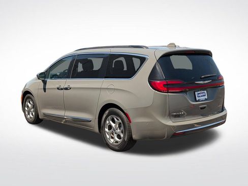 Used 2022 Chrysler Pacifica Limited FWD image 8