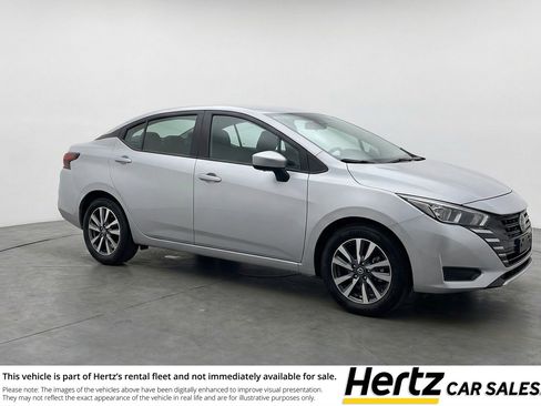 Used 2025 Nissan Versa SV image 1