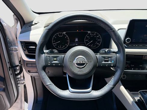 Used 2023 Nissan Rogue SL FWD image 11