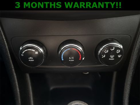 Used 2013 Dodge Avenger SE image 18