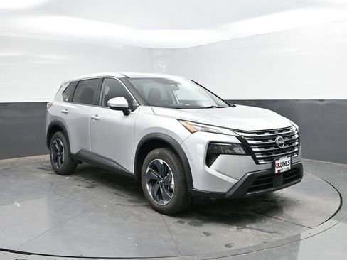 Used 2025 Nissan Rogue SV AWD/4WD image 6