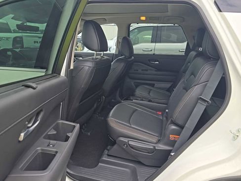 Certified 2024 Nissan Pathfinder SL w/ SL Premium Package AWD/4WD image 4