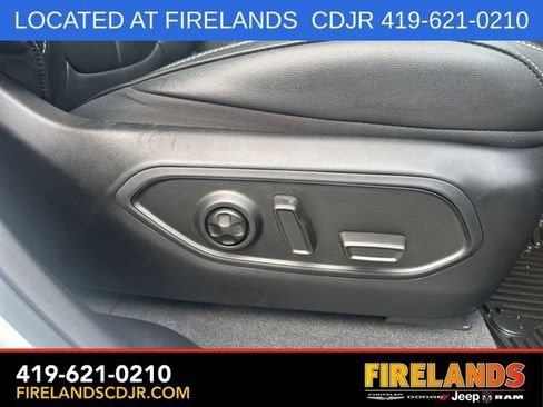 Used 2023 Jeep Grand Cherokee Limited AWD/4WD image 16