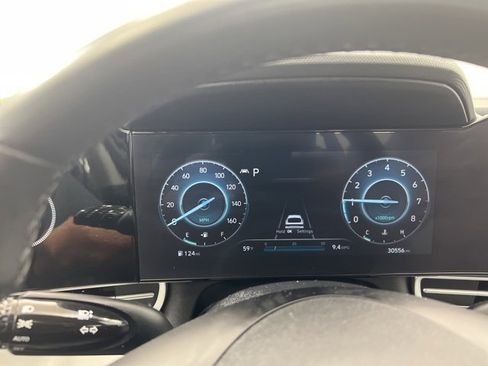 Used 2023 Hyundai Elantra Limited image 9