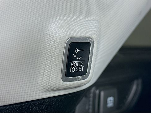 Used 2023 Jeep Grand Cherokee Limited w/ Black Appearance Package AWD/4WD image 29