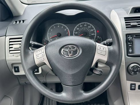 Used 2013 Toyota Corolla LE FWD image 18