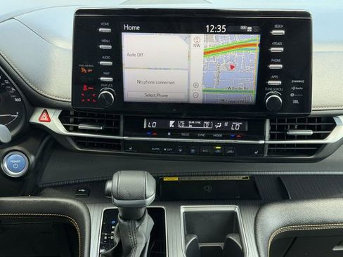 Used 2024 Toyota Sienna XLE Woodland Edition AWD/4WD image 17