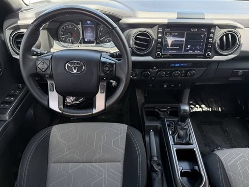 Used 2022 Toyota Tacoma TRD Sport AWD/4WD image 12