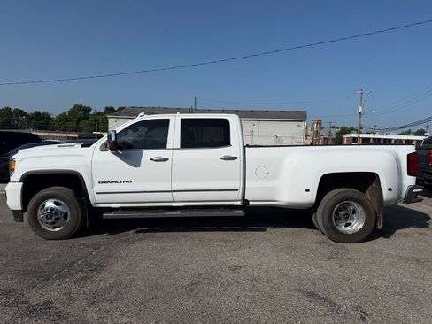 Used 2019 GMC Sierra 3500 Denali AWD/4WD image 3