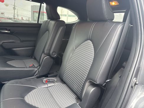 Used 2023 Toyota Highlander XSE image 14