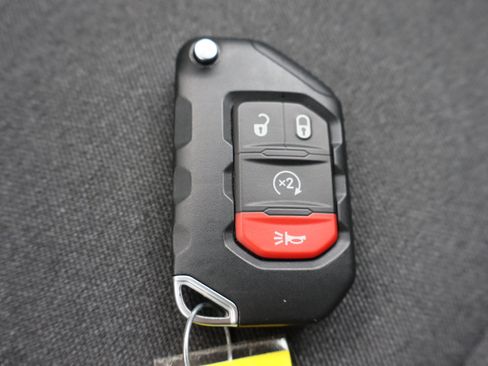 Used 2025 Jeep Wrangler Unlimited Sahara w/ Safety Group AWD/4WD image 29