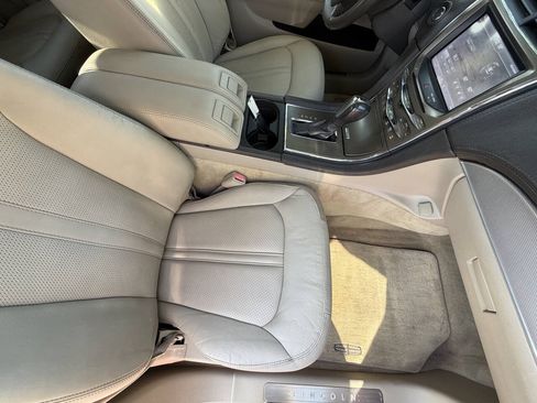 Used 2012 Lincoln MKX FWD image 13