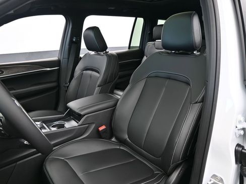 New 2025 Jeep Grand Cherokee L Limited image 10