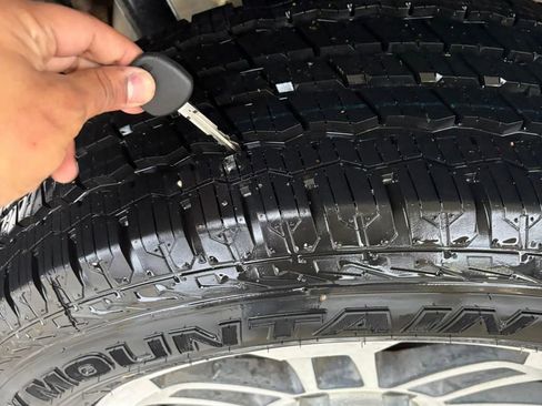 Used 2012 Toyota Tundra 2WD Double Cab w/ SR5 Pkg image 7