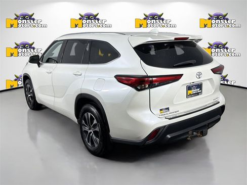 Used 2021 Toyota Highlander XLE image 7