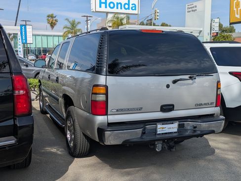 Used 2005 Chevrolet Suburban LS image 4