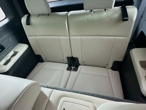 Used 2025 Hyundai Santa Fe SEL FWD image 28