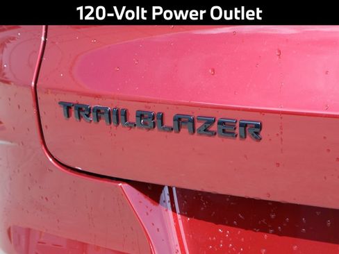 Used 2023 Chevrolet TrailBlazer RS w/ Convenience Package FWD image 9