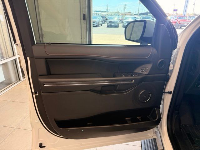 Used 2024 Ford Expedition Limited AWD/4WD image 15