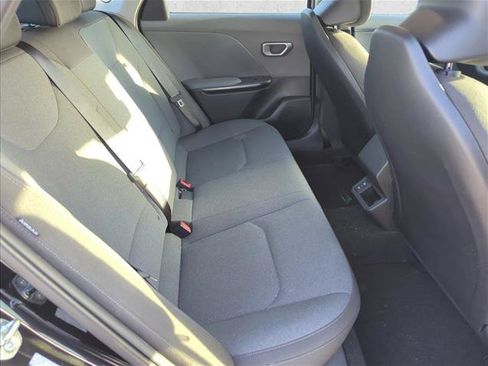 Used 2025 Kia K4 FWD image 25