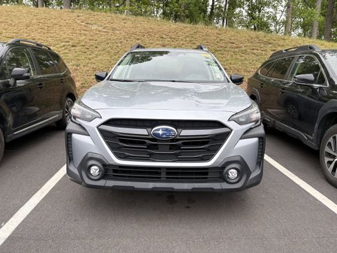 Used 2024 Subaru Outback Premium AWD/4WD image 2