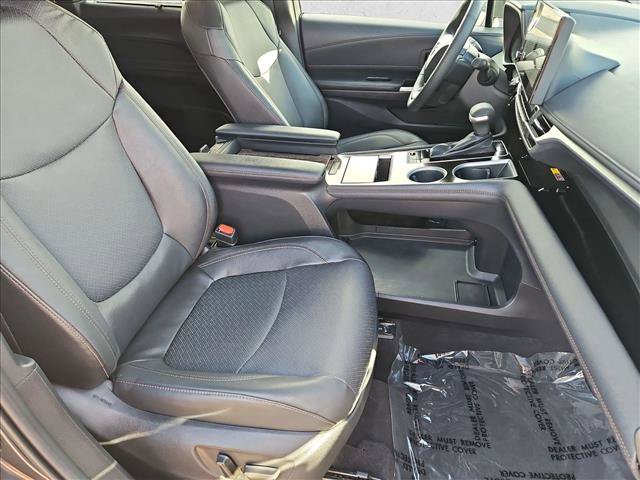 Used 2025 Toyota Sienna Limited FWD image 21