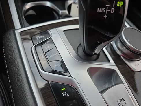 Used 2019 BMW 740i w/ Cold Weather Package RWD image 34