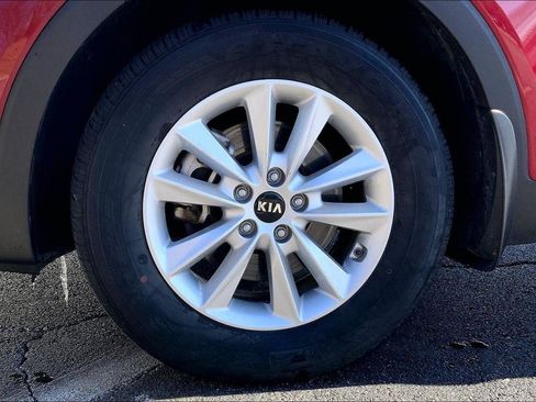 Used 2019 Kia Sorento LX image 8