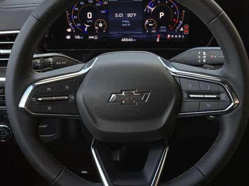 Used 2025 Chevrolet Suburban Z71 image 14