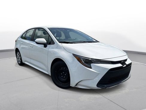 Used 2024 Toyota Corolla LE image 2