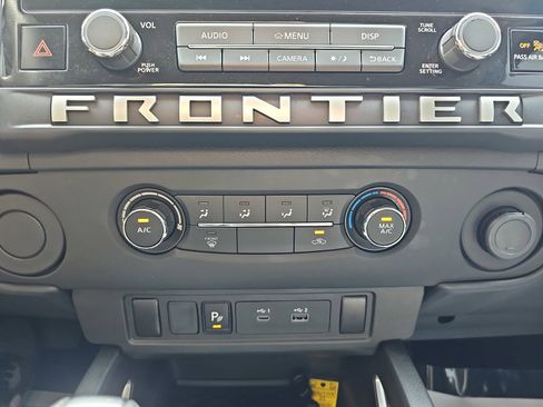 Used 2025 Nissan Frontier SV RWD image 24