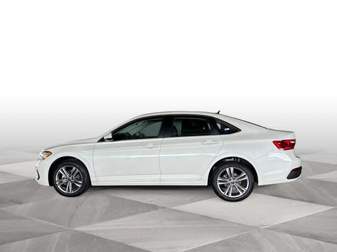 Certified 2023 Volkswagen Jetta SE w/ Panoramic Sunroof Package FWD image 5