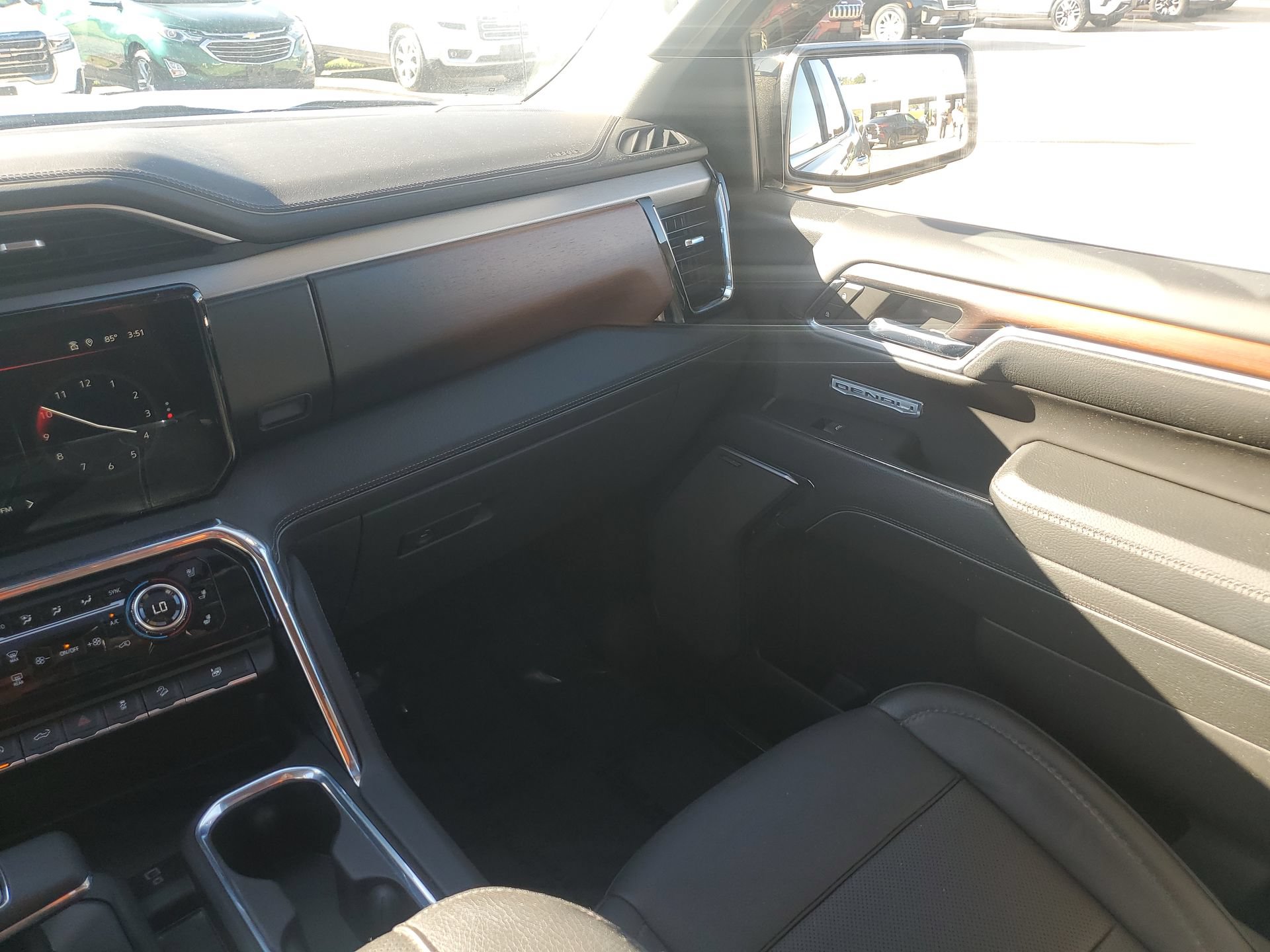 Used 2024 GMC Sierra 1500 Denali w/ Denali Reserve Package AWD/4WD image 11