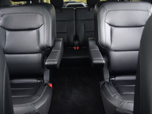 Used 2023 Ford Explorer XLT w/ Equipment Group 202A image 16