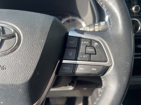 Used 2022 Toyota Highlander XLE image 18