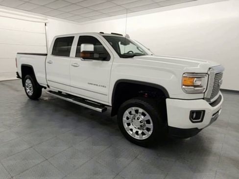 Used 2017 GMC Sierra 2500 Denali w/ Suspension Package, Off-Road image 2