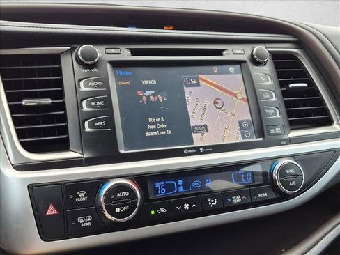 Used 2015 Toyota Highlander XLE FWD image 12