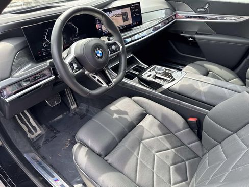 Certified 2023 BMW 760i xDrive w/ Luxury Rear Seating Package image 21