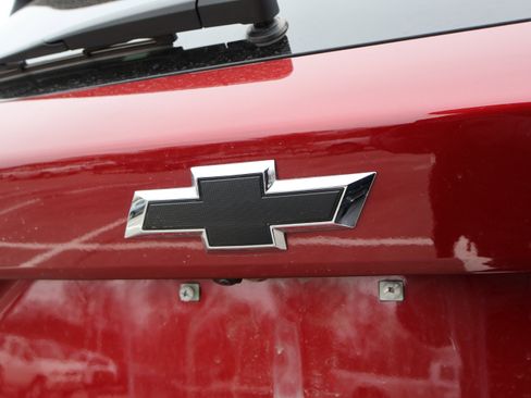 Used 2025 Chevrolet Trax RS w/ Sunroof Package image 16