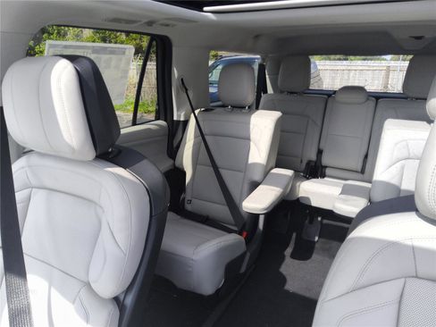 New 2026 Lincoln Navigator L Reserve AWD/4WD image 15