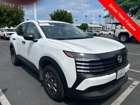 Used 2025 Nissan Kicks S AWD/4WD image 3