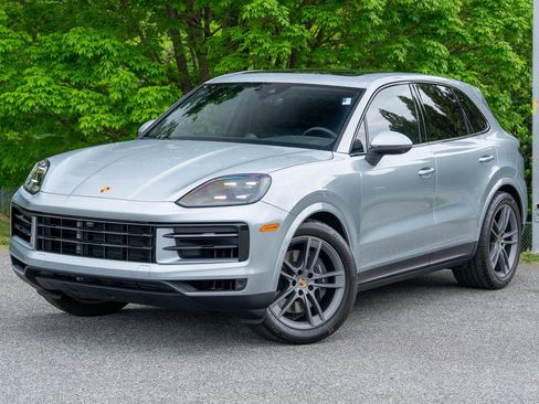 Certified 2024 Porsche Cayenne AWD/4WD image 1
