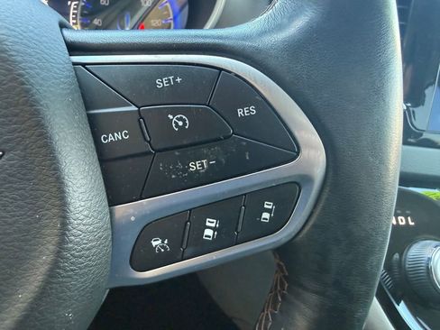 Used 2020 Chrysler Pacifica Touring-L w/ Advanced Safetytec Group FWD image 30