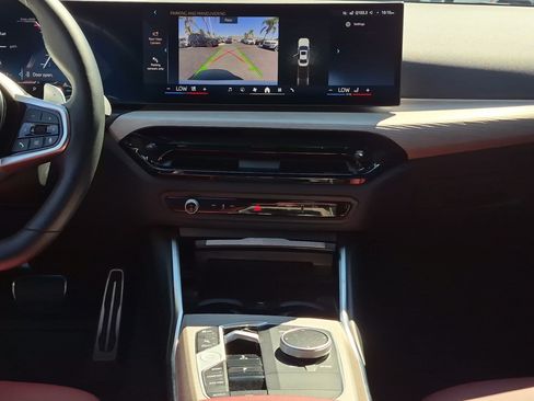 Used 2025 BMW 330i Sedan w/ M Sport Package RWD image 29