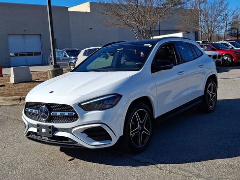 Used 2024 Mercedes-Benz GLA 250 4MATIC image 3